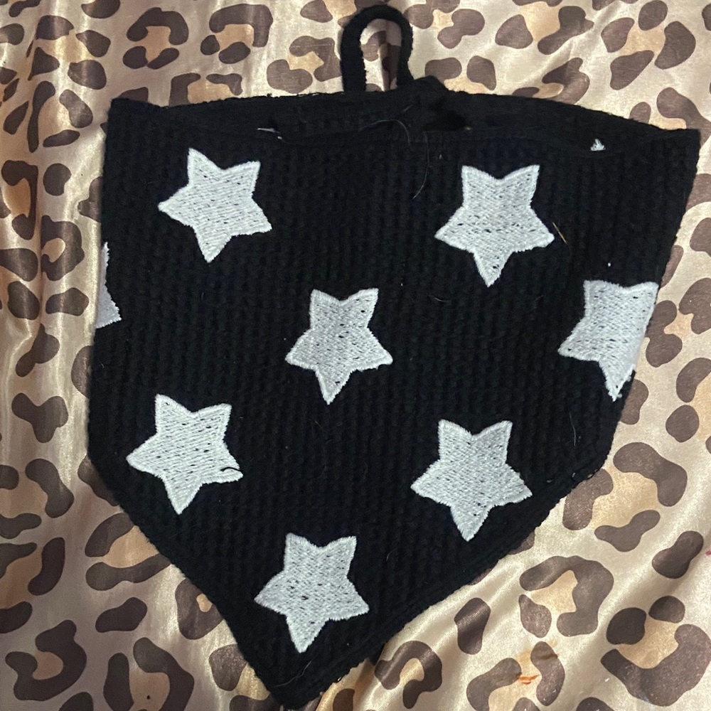 hot topic black + white star patterned knit bandana